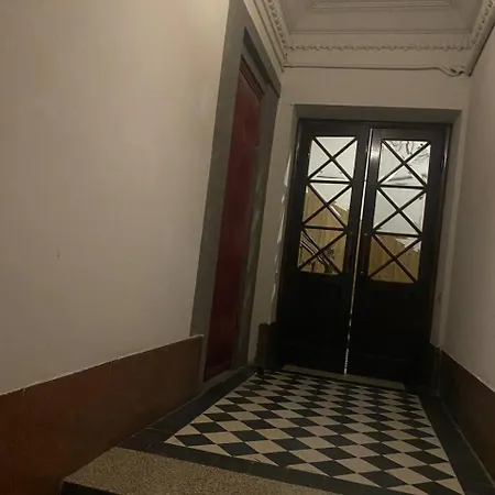 на вулиці залізняка - бічна вулиці антоновича Apartment *