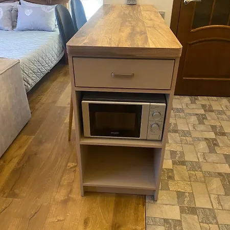 на вулиці залізняка - бічна вулиці антоновича * Lviv