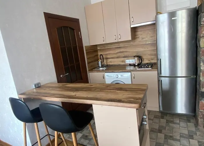 на вулиці залізняка - бічна вулиці антоновича * Λβιβ