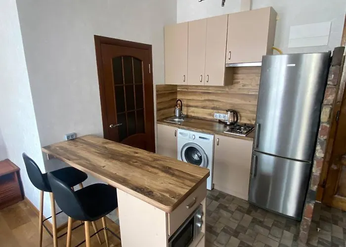 на вулиці залізняка - бічна вулиці антоновича * Λβιβ